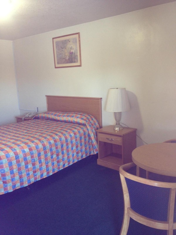 Hacienda Motel image 7